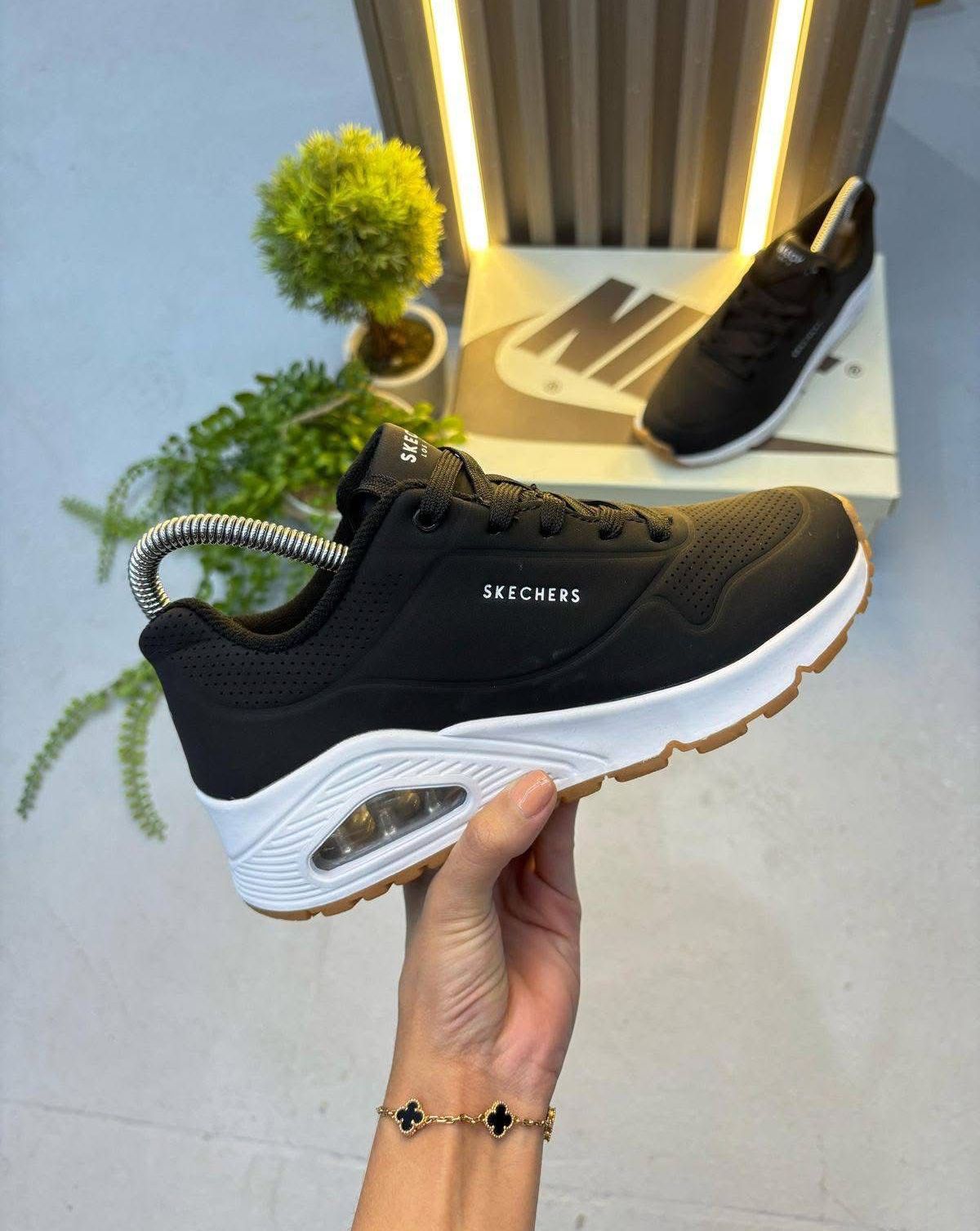 Skechers Uno Stand on Air