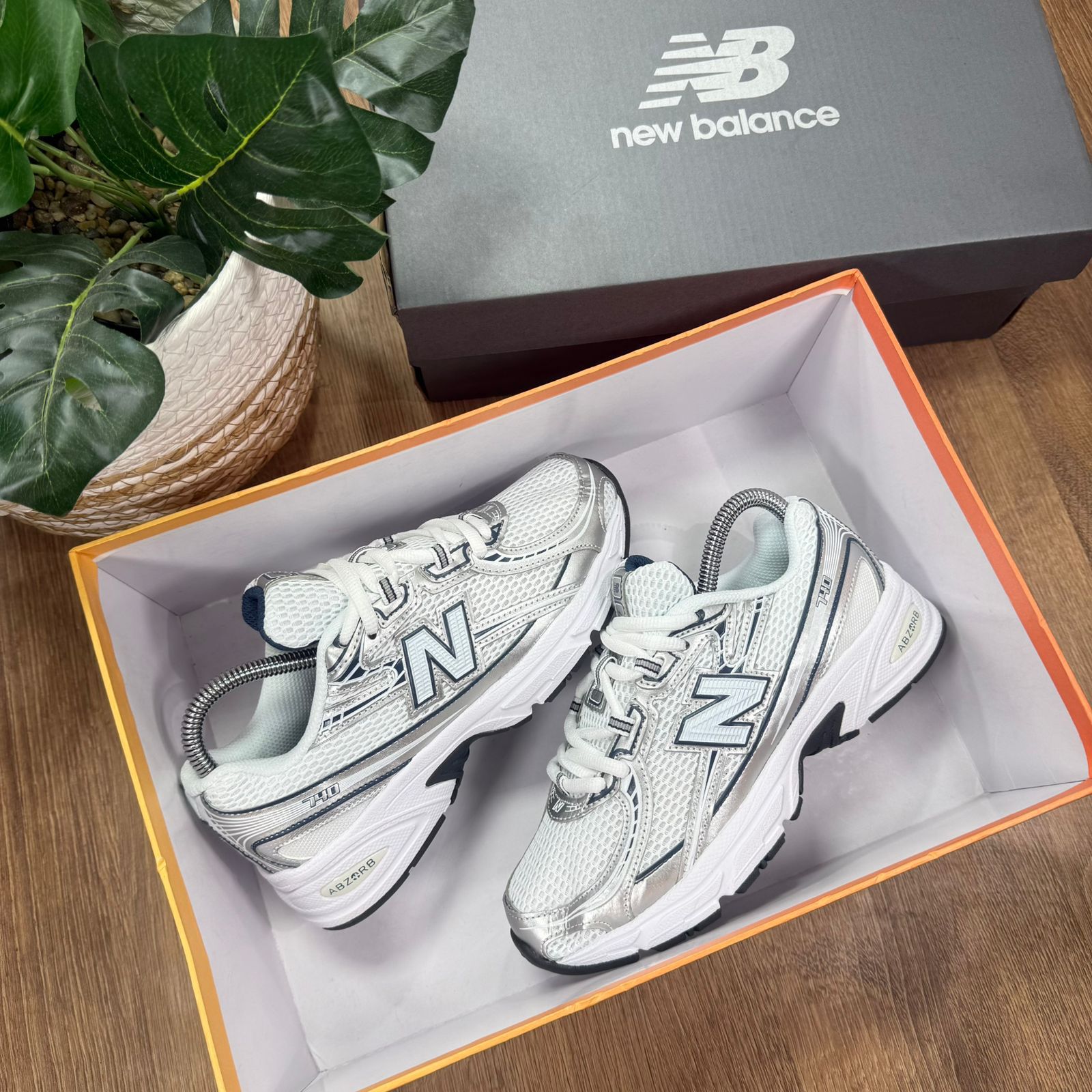 New Balance 740