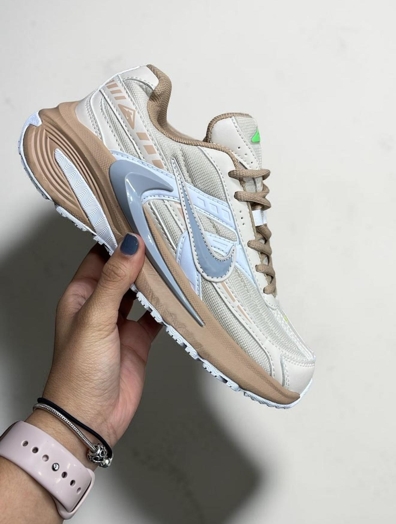 Las Nike Initiator
